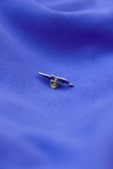 Metalowy pin Harp E53A1834.jpg